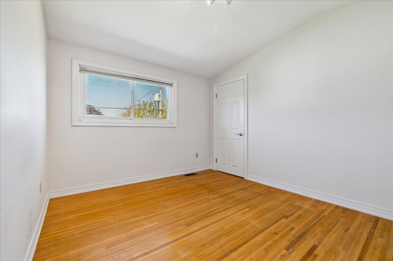 108 Nash Rd S, Hamilton