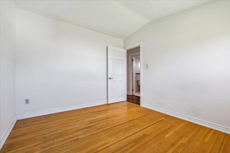 108 Nash Rd S, Hamilton