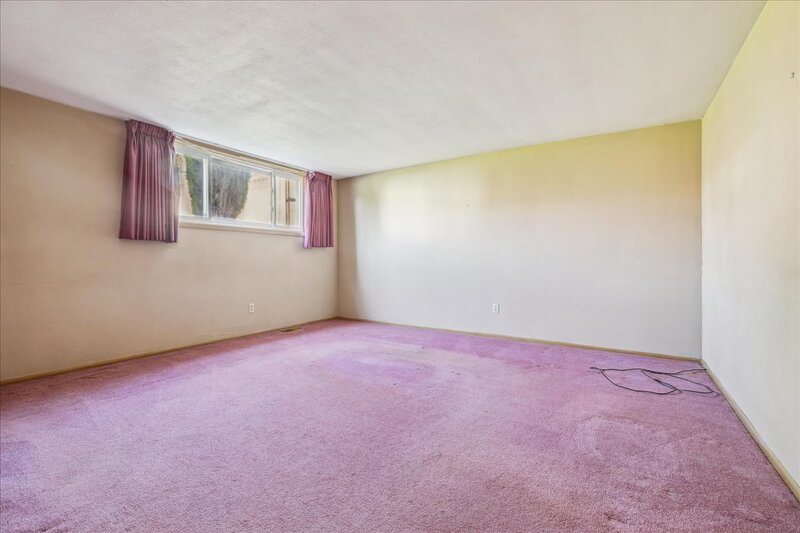 108 Nash Rd S, Hamilton