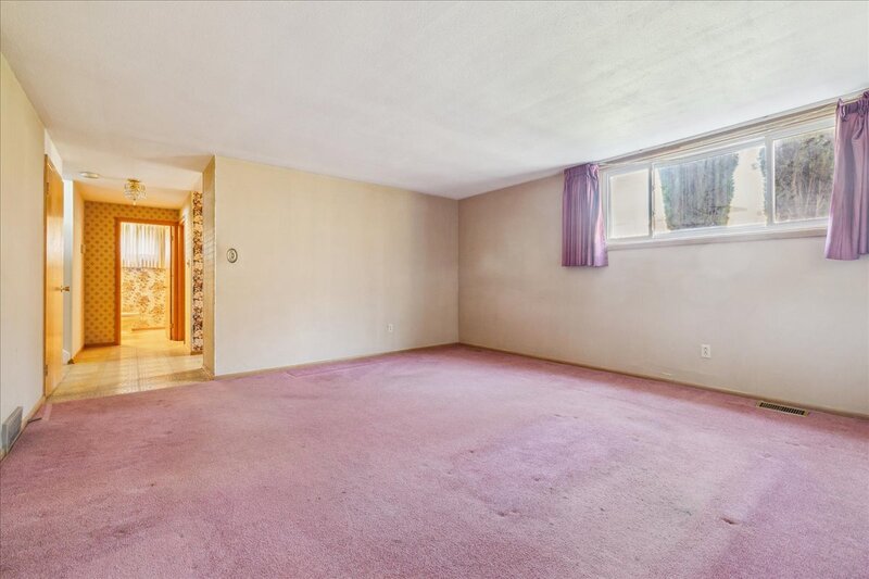 108 Nash Rd S, Hamilton
