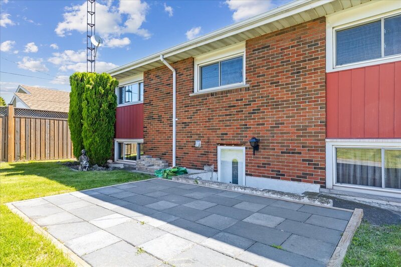 108 Nash Rd S, Hamilton
