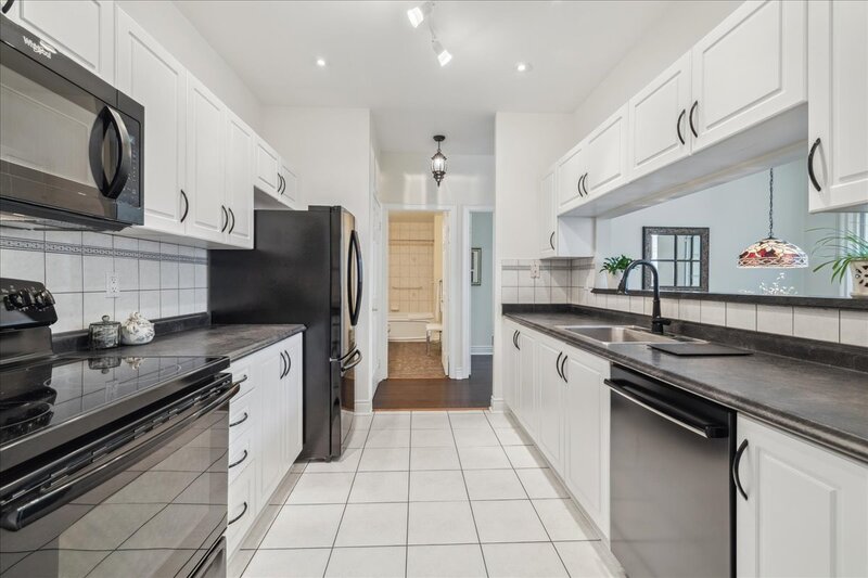 #102-442 Maple Ave, Burlington