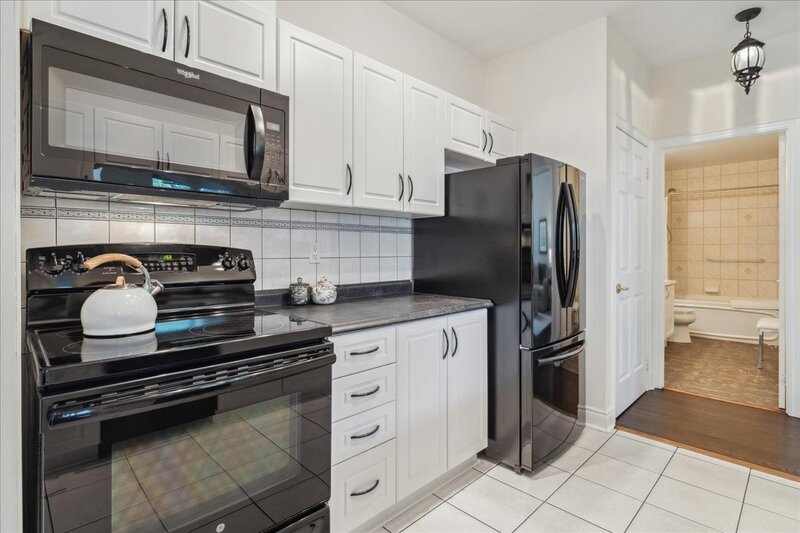 #102-442 Maple Ave, Burlington