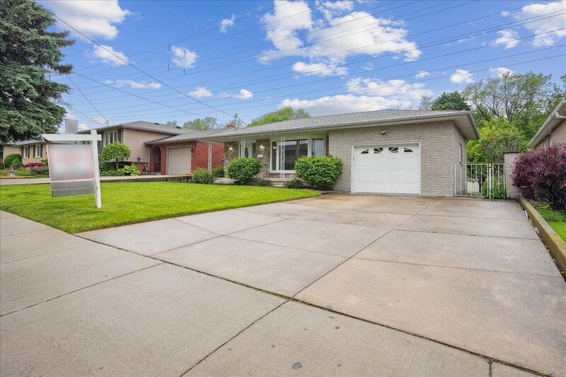 122 Glen Castle Dr, Hamilton
