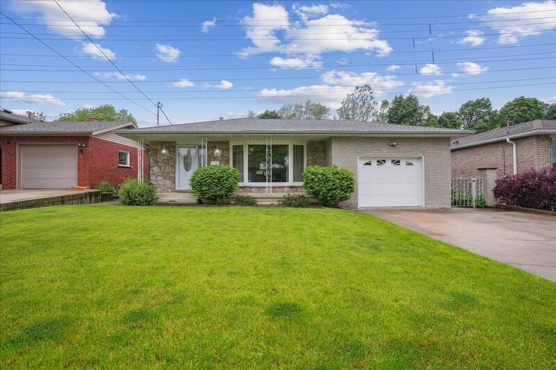 122 Glen Castle Dr, Hamilton
