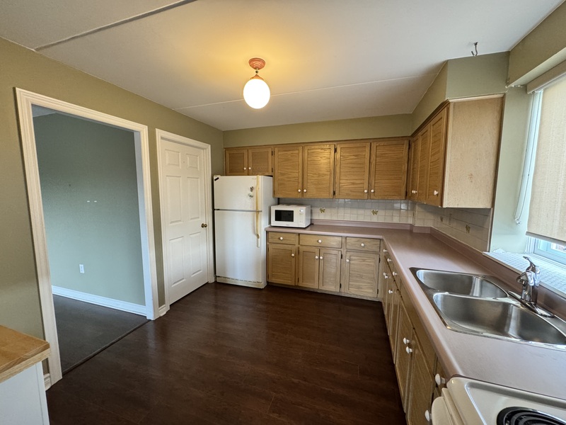 #202- 386 Highway 8, Stoney Creek