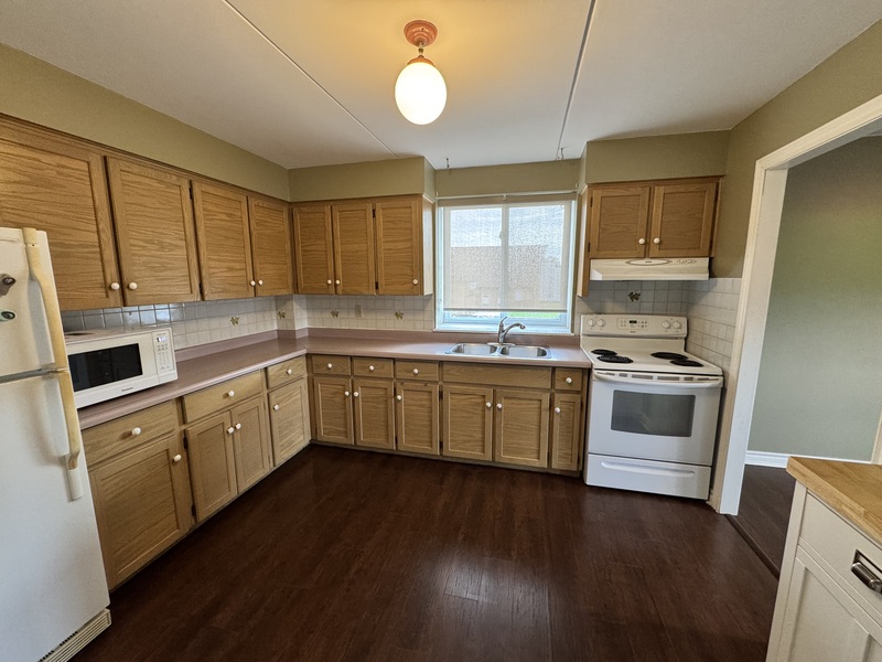 #202- 386 Highway 8, Stoney Creek