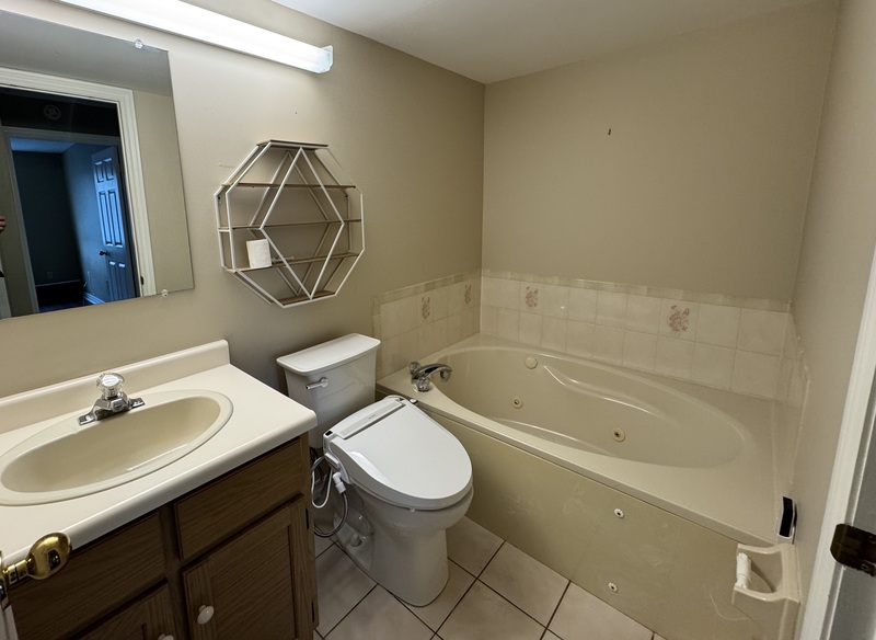 #202- 386 Highway 8, Stoney Creek