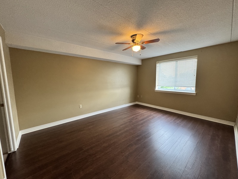 #202- 386 Highway 8, Stoney Creek