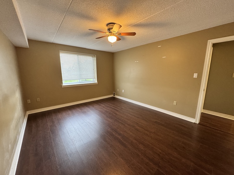#202- 386 Highway 8, Stoney Creek