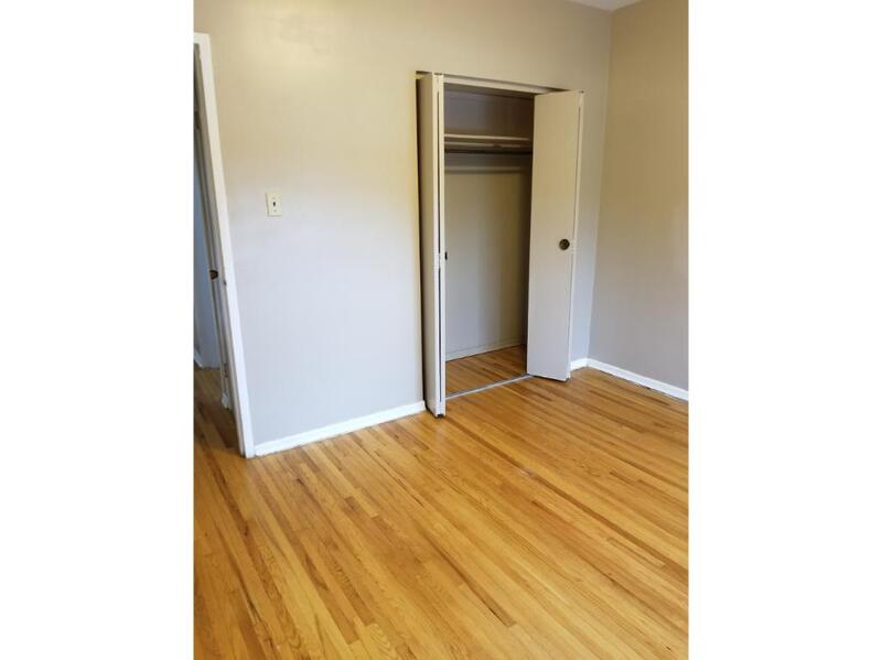 981 Mohawk Rd E, Hamilton