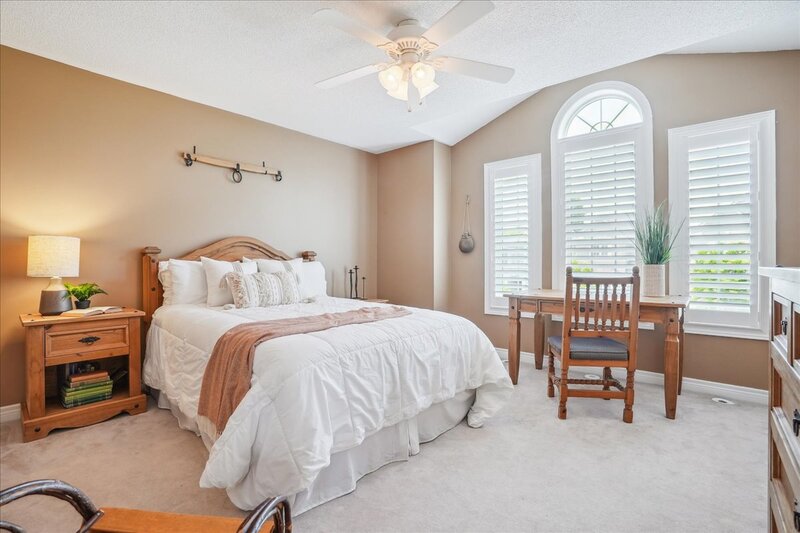 2328 Woodfield Rd, Oakville
