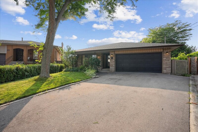 16 Stella Crt, Hamilton