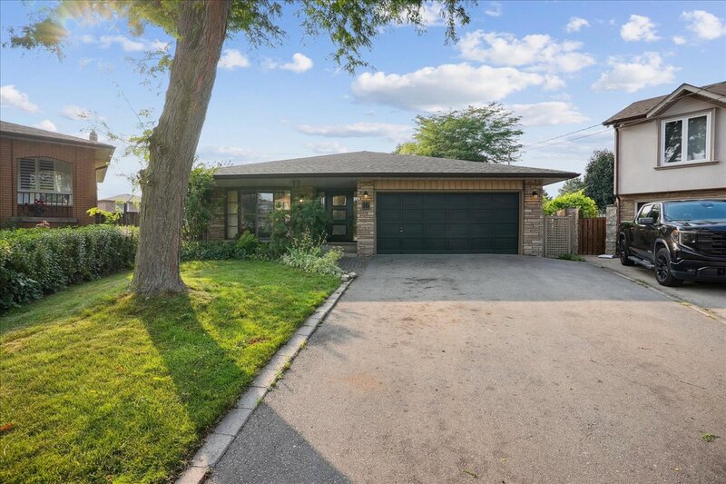 16 Stella Crt, Hamilton