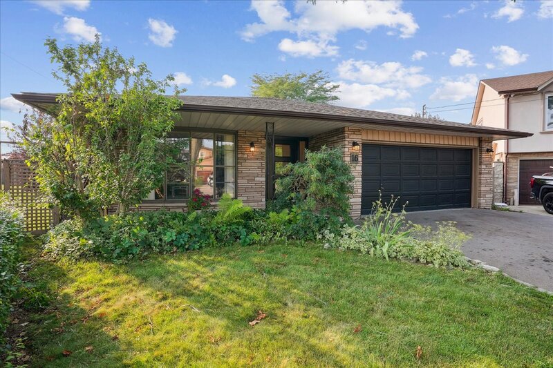 16 Stella Crt, Hamilton