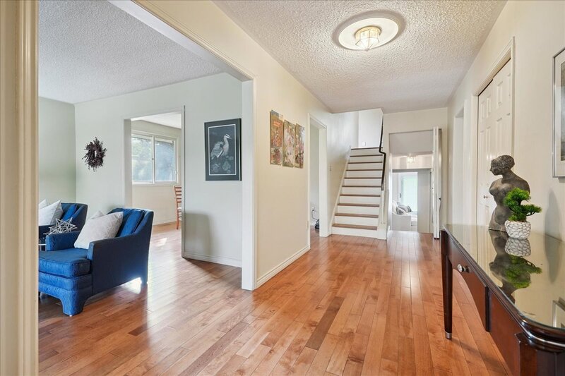 16 Stella Crt, Hamilton