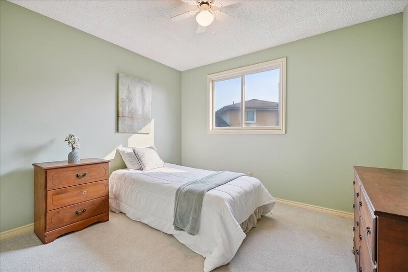 16 Stella Crt, Hamilton