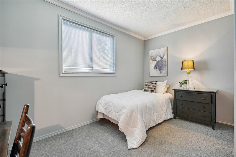16 Stella Crt, Hamilton