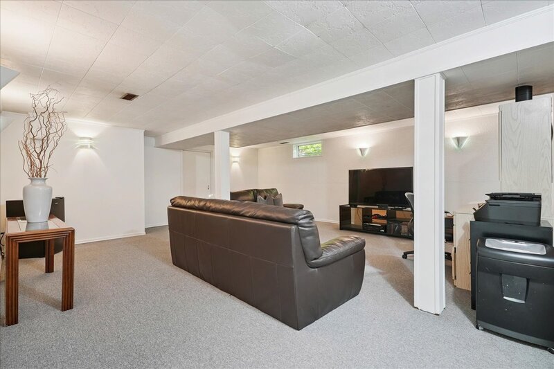 16 Stella Crt, Hamilton