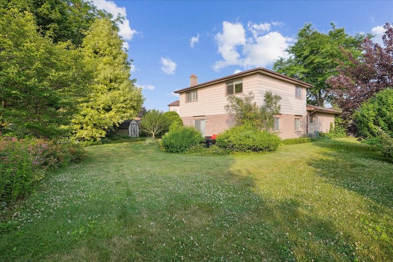 16 Stella Crt, Hamilton