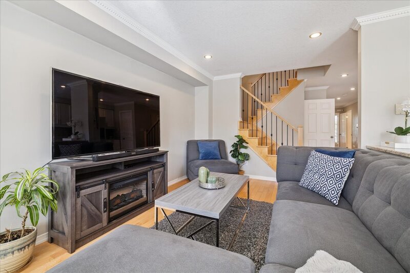 42 Meadow Wood Cres, Stoney Creek