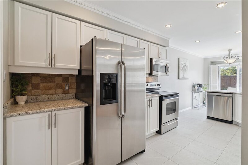 42 Meadow Wood Cres, Stoney Creek