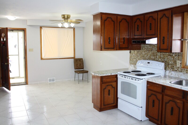 69 Adair Ave N, Hamilton