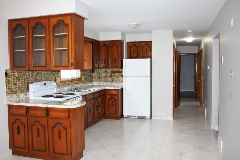 69 Adair Ave N, Hamilton