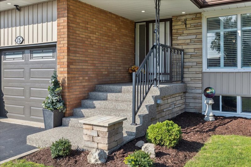 15 Purdy Cres, Hamilton