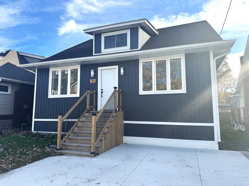 69 Adair Ave N, Hamilton