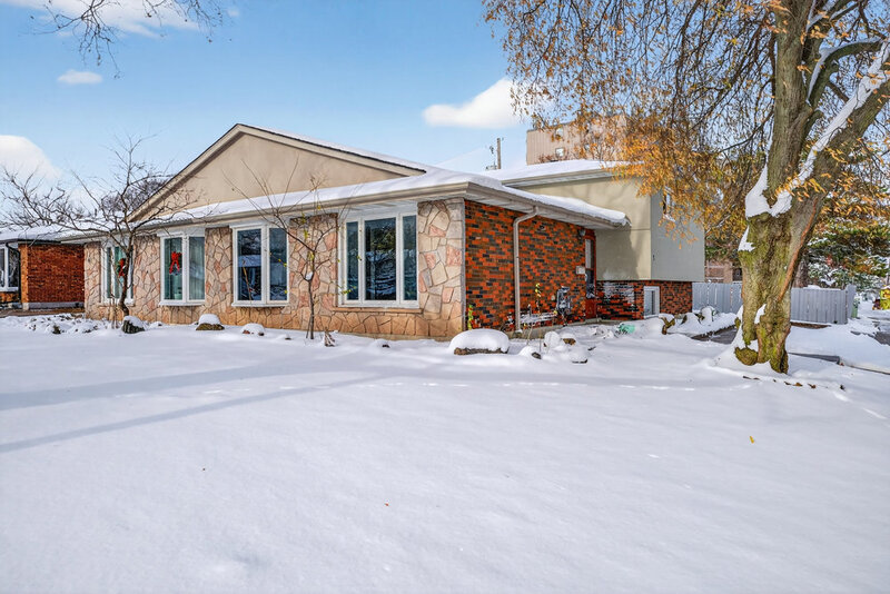 2 Country Club Dr, Hamilton ON