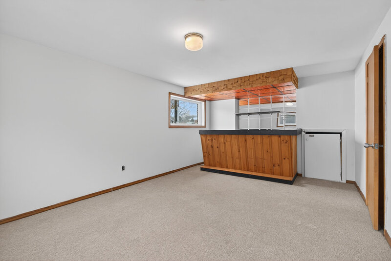 2 Country Club Dr, Hamilton ON