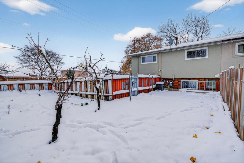 2 Country Club Dr, Hamilton ON