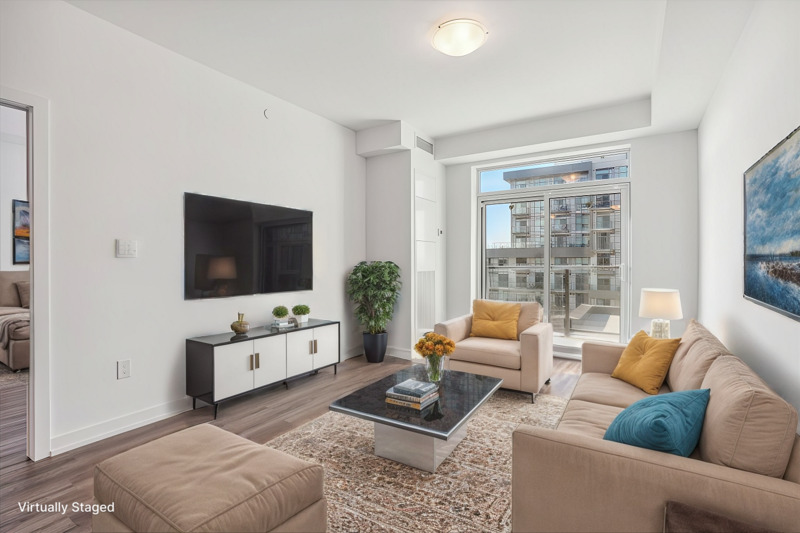 BEAUTIFUL 1 BED + DEN CONDO IN WATERDOWN!