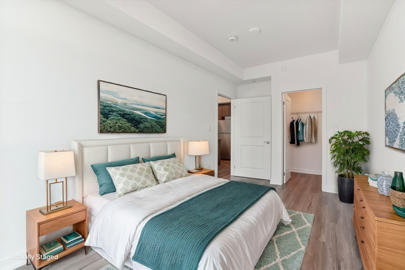 BEAUTIFUL 1 BED + DEN CONDO IN WATERDOWN!