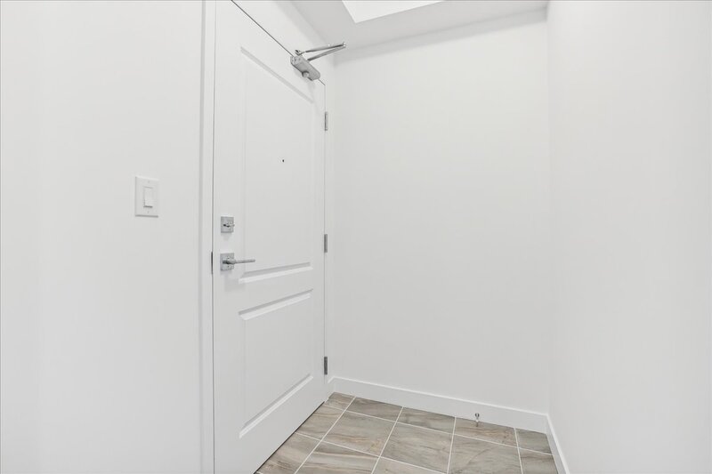 BEAUTIFUL 1 BED + DEN CONDO IN WATERDOWN!