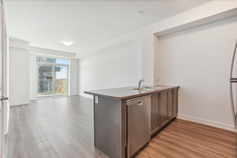 BEAUTIFUL 1 BED + DEN CONDO IN WATERDOWN!