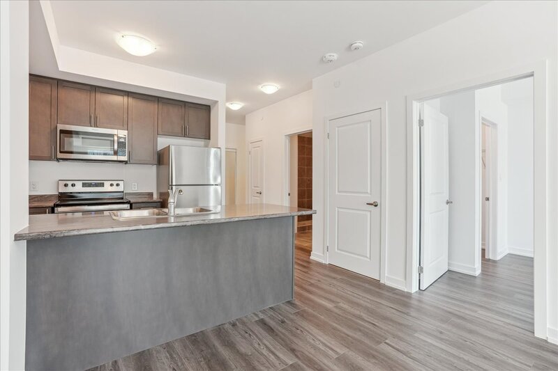 BEAUTIFUL 1 BED + DEN CONDO IN WATERDOWN!