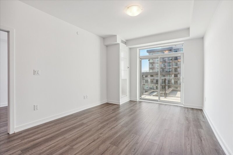 BEAUTIFUL 1 BED + DEN CONDO IN WATERDOWN!