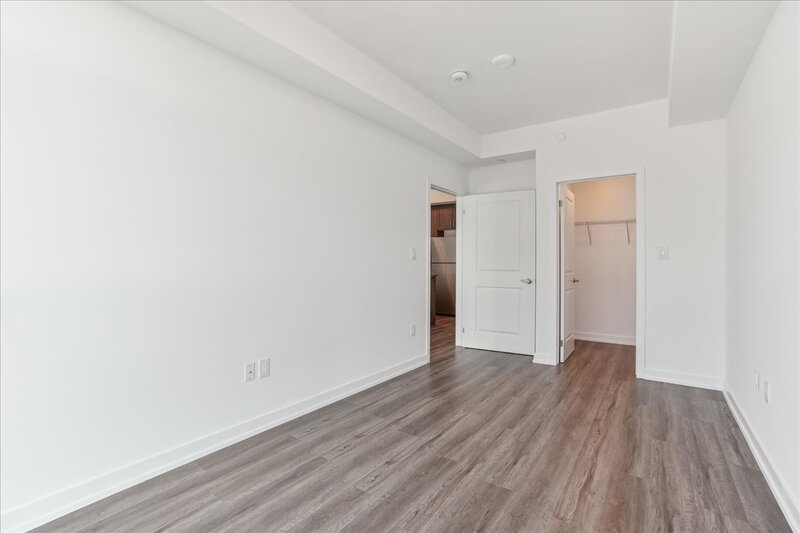 BEAUTIFUL 1 BED + DEN CONDO IN WATERDOWN!