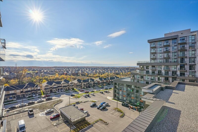 BEAUTIFUL 1 BED + DEN CONDO IN WATERDOWN!