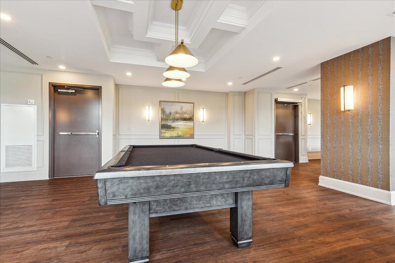 BEAUTIFUL 1 BED + DEN CONDO IN WATERDOWN!