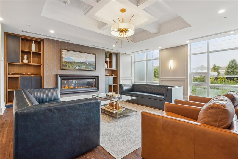 BEAUTIFUL 1 BED + DEN CONDO IN WATERDOWN!