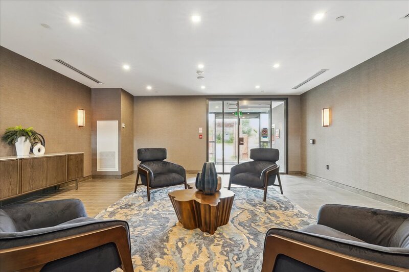 BEAUTIFUL 1 BED + DEN CONDO IN WATERDOWN!