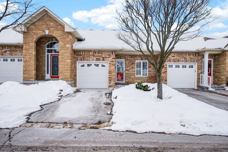 ATTCH'D BUNGALOW IN QUIET HAMILTON ADULT COMMUNITY!