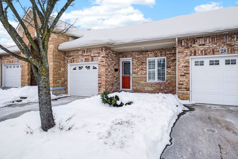 ATTCH'D BUNGALOW IN QUIET HAMILTON ADULT COMMUNITY!