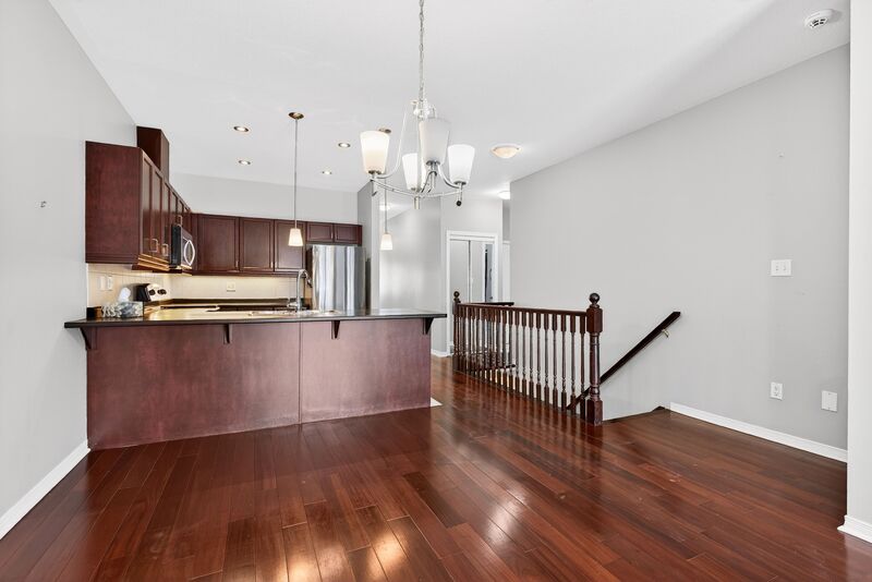 ATTCH'D BUNGALOW IN QUIET HAMILTON ADULT COMMUNITY!