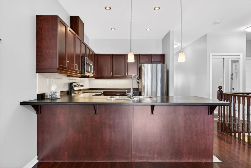 ATTCH'D BUNGALOW IN QUIET HAMILTON ADULT COMMUNITY!