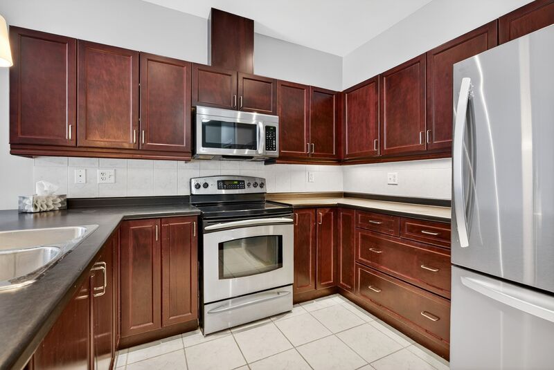 ATTCH'D BUNGALOW IN QUIET HAMILTON ADULT COMMUNITY!