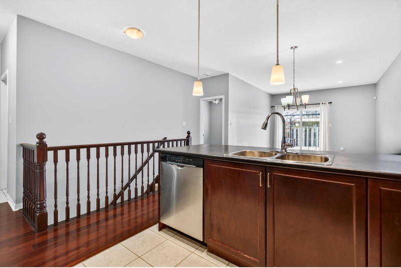 ATTCH'D BUNGALOW IN QUIET HAMILTON ADULT COMMUNITY!